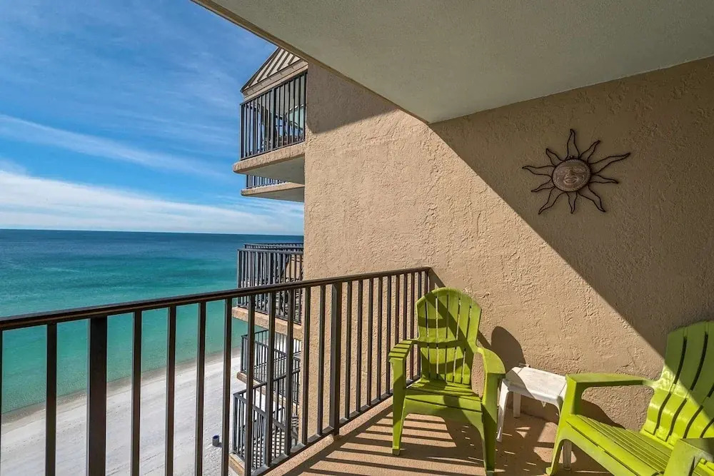 Pelican Walk 904