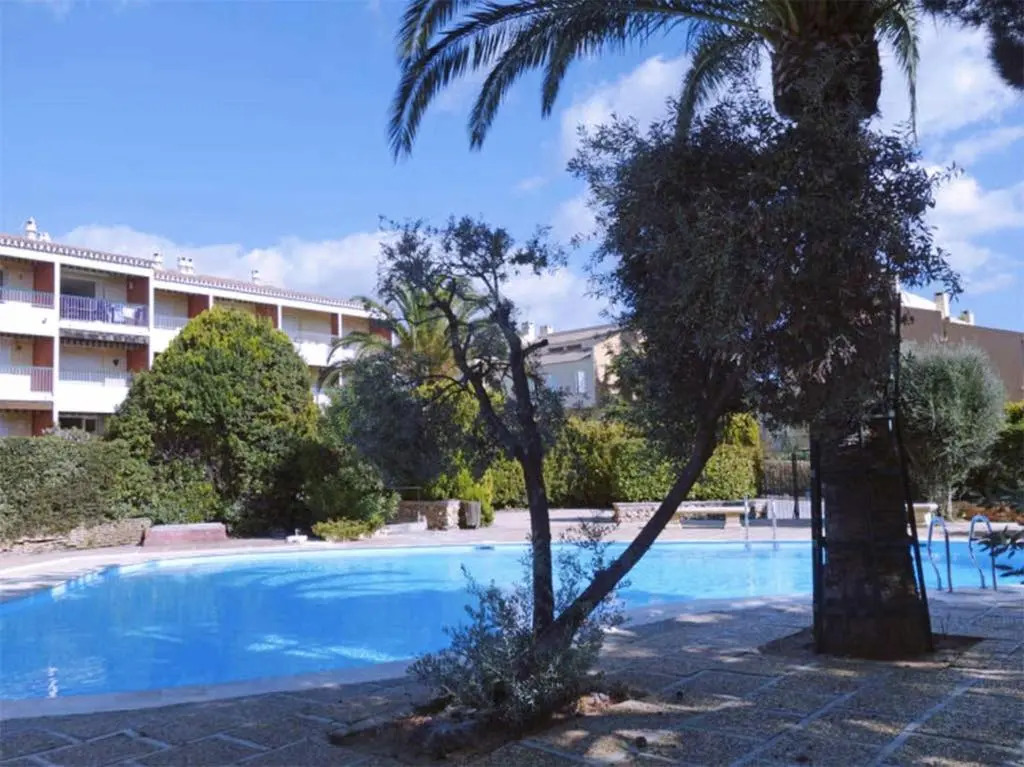 Studio 2 + 2 dans résidence avec piscine