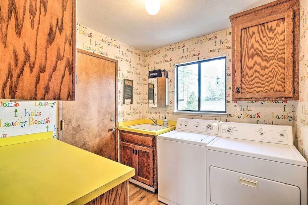 Groveland Cabin w/ Outdoor Perks & Game Room