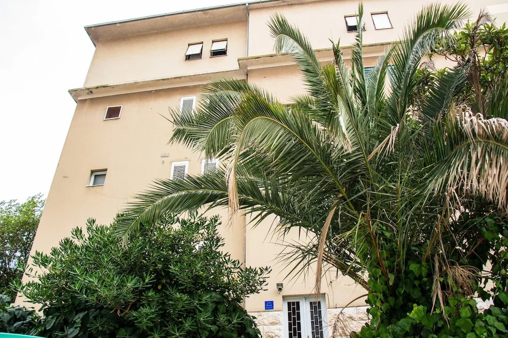 Lugo Apartments