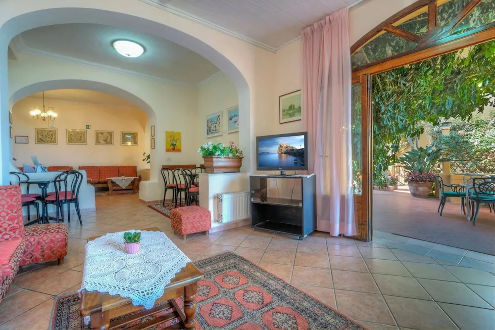 Hotel Monti