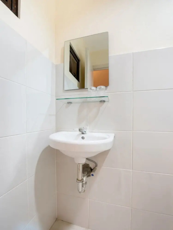 RedDoorz at VCat Apartelle Sampaloc Manila