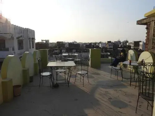Sandhya Guest House Varanasi Near Ganga River