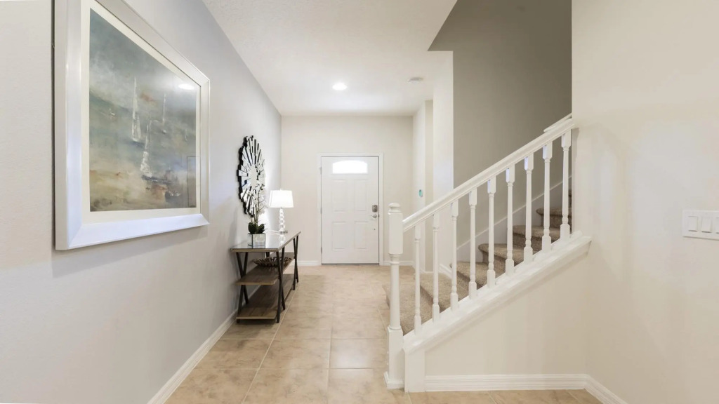 Cozy 4BR Town Home With Pool Close to Disney