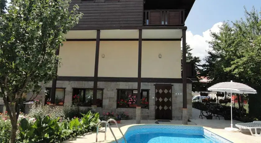 Villa Lirik