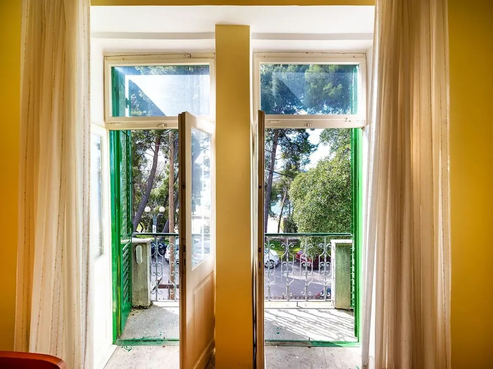 Charming First Floor Apartment With Great Sea View, Near the Beautiful Beach