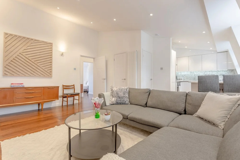 Well-Appointed 2 Bedroom East London Flat
