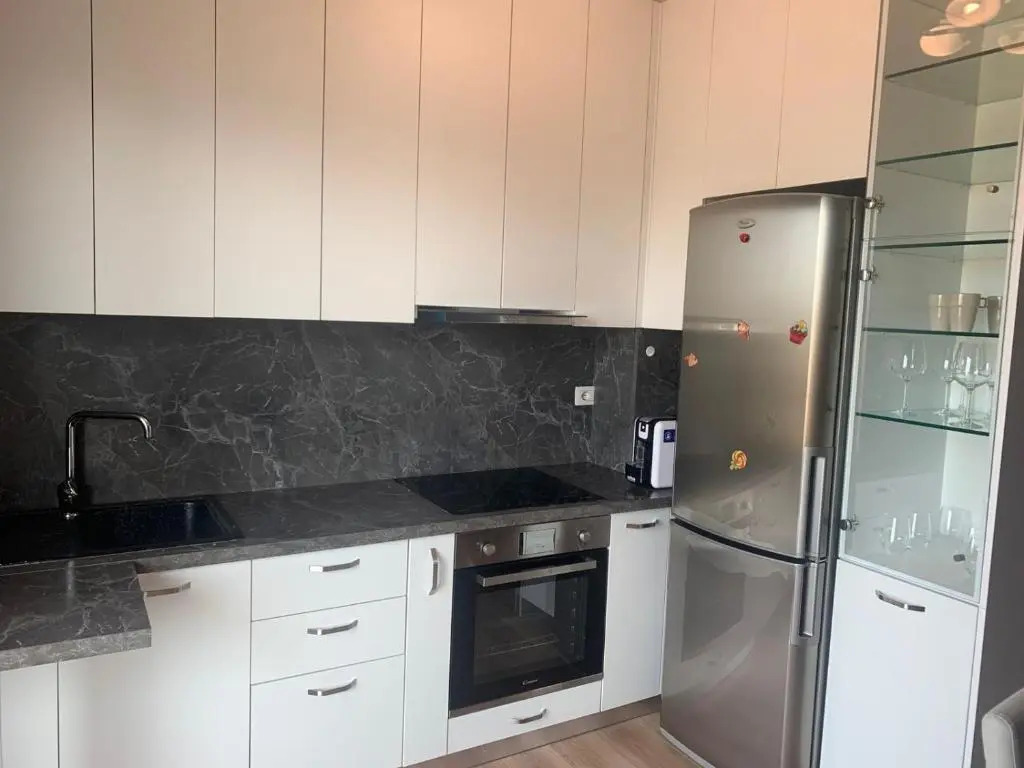 Modern cozy apt w/in 10 min walk from main square