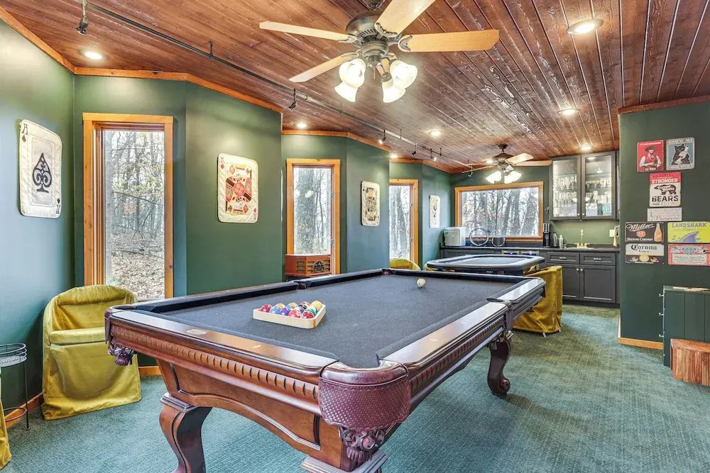 Grand Wintergreen Resort Home w/ Hot Tub!