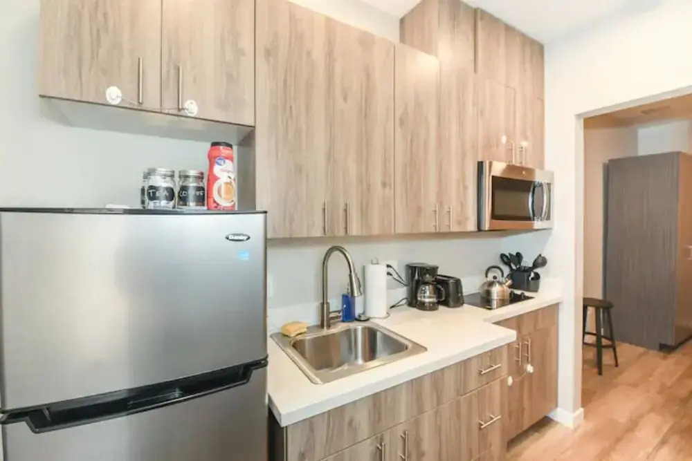 Bright Apt Near All