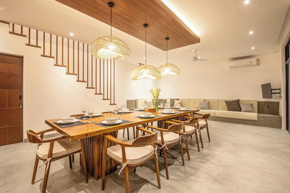 Exquisite 5BR Modern Villa 400m From the Ocean