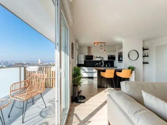 Rouen Seine View Apartment – Close to Center with Parking Included