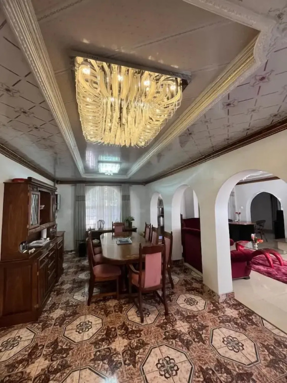 4-bedroom Retreat With Lush Gardens Pool- 2346