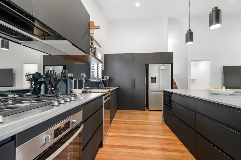 24 Hibiscus Crescent
