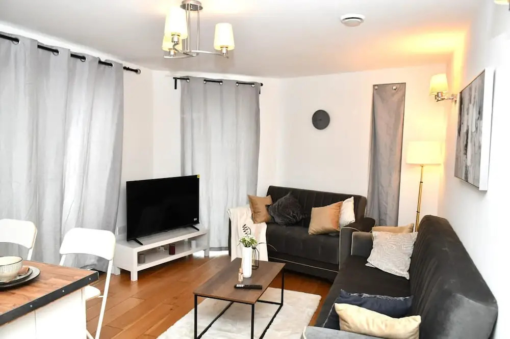 Sleeps 4 - Private Balcony - Wheelchair Accessible