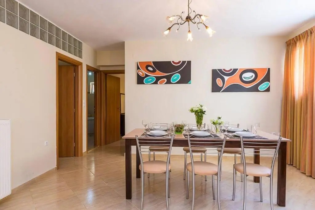 Eva home, 200m from the sea!
