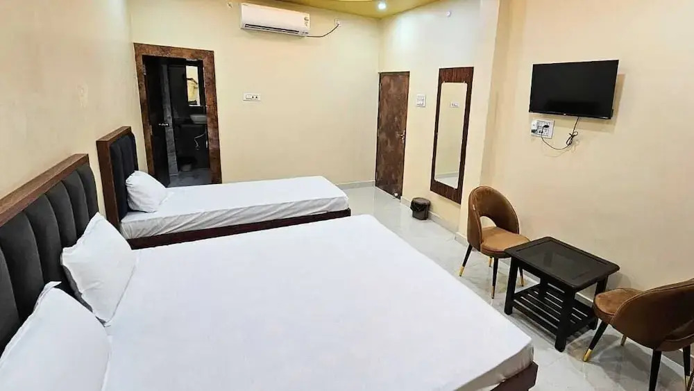 Ojas Royale - Banquet and Hotel