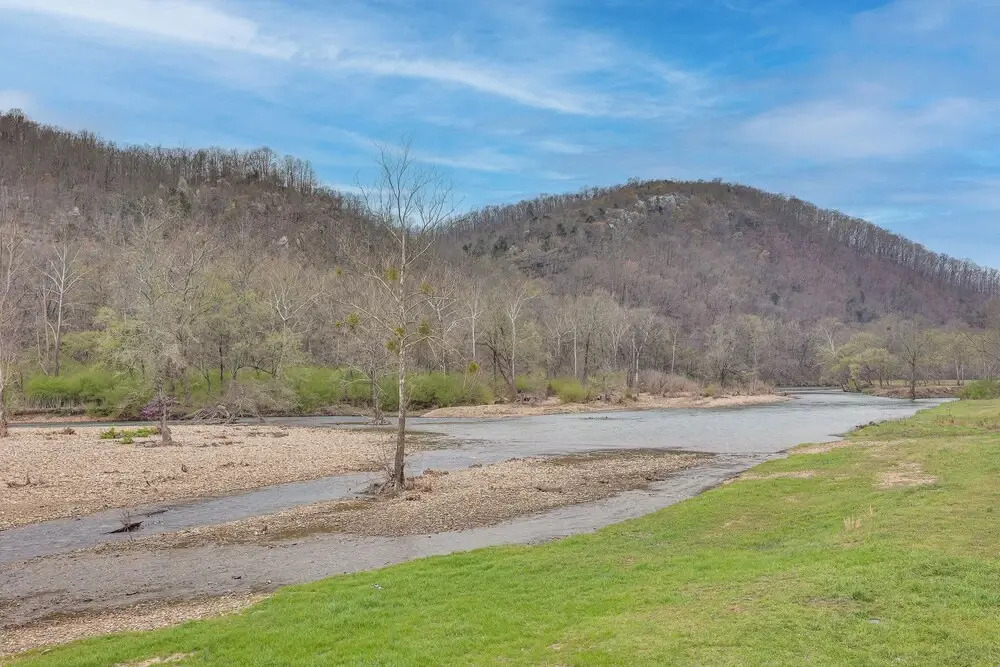 Riverfront 'caddo Shack' Home w/ Views & Fire Pit