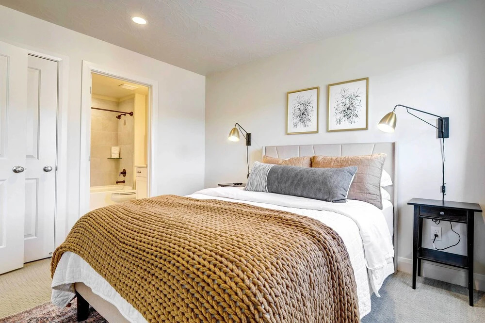 Washington Home w/ Mtn Views, Near Hiking
