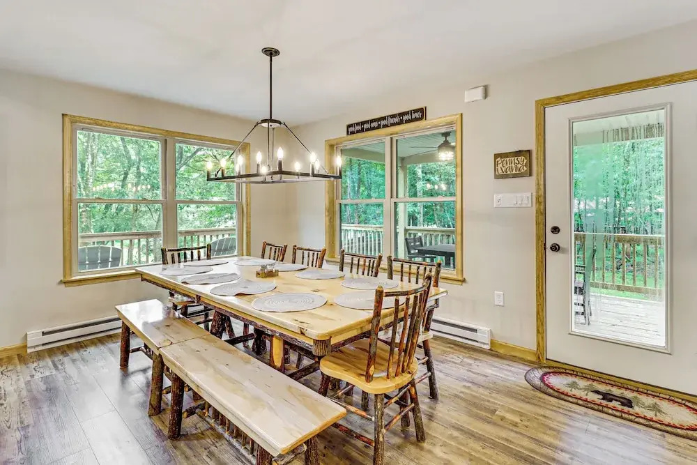 Forest Views & Hot Tub: Poconos Cozy Cabin