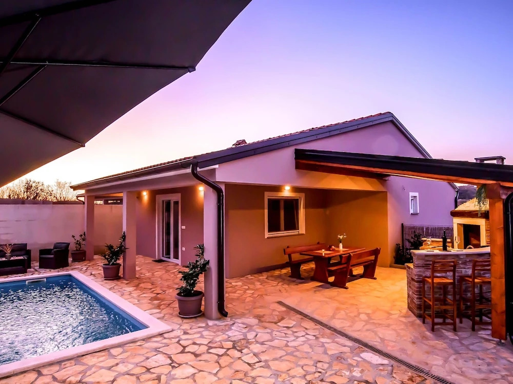 Cozy Holiday Home in Šorici With Pool