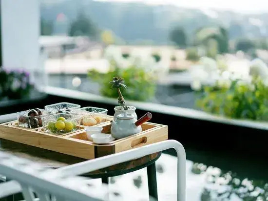Tengchong Yishan Banshe Hot Spring Landscape Inn