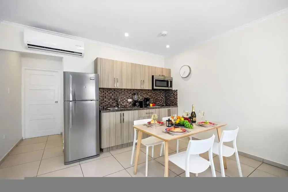 Cozy Bliss Condo w Pool Steps From Eagle Beach