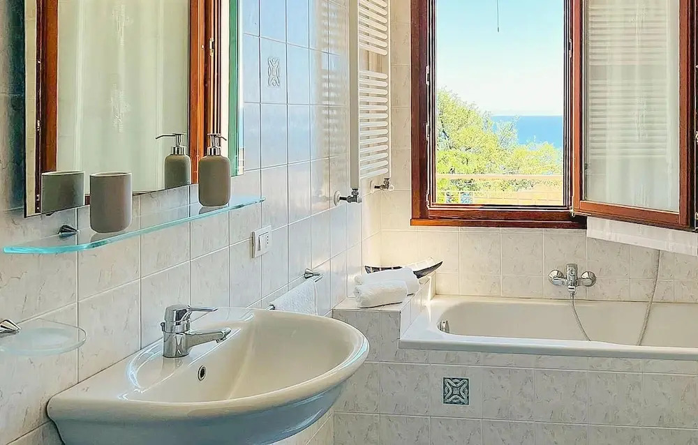Lovely Home In San Lorenzo Al Mare