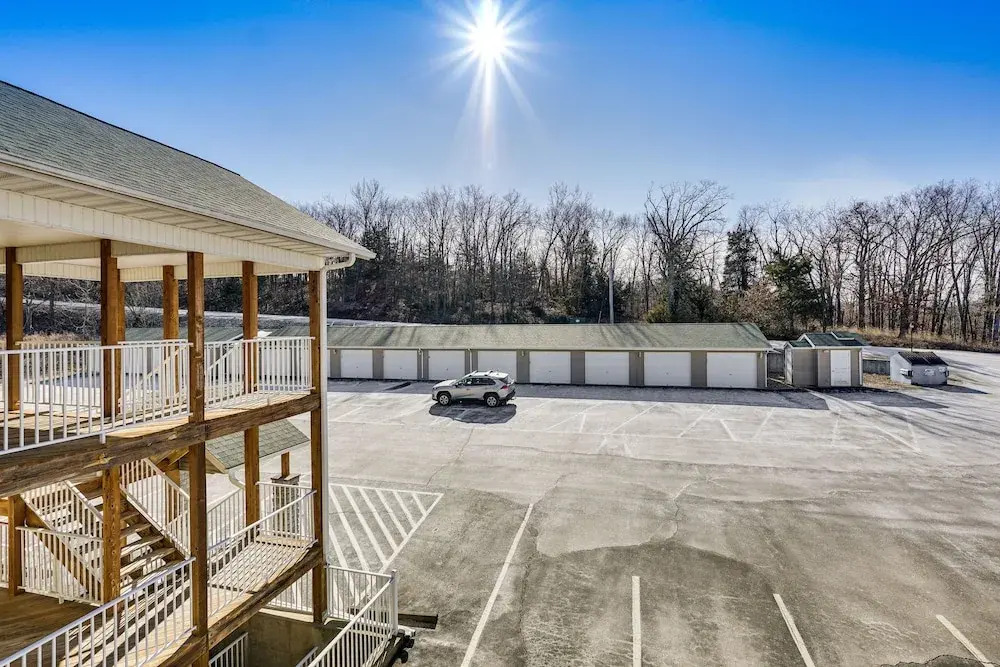 Lakefront Camdenton Condo: Grill & Community Pool