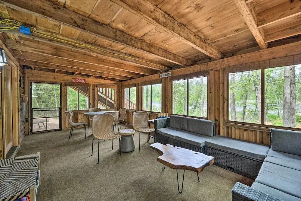 Luxe Riverfront Lodge: Group Wine and Ski Retreats