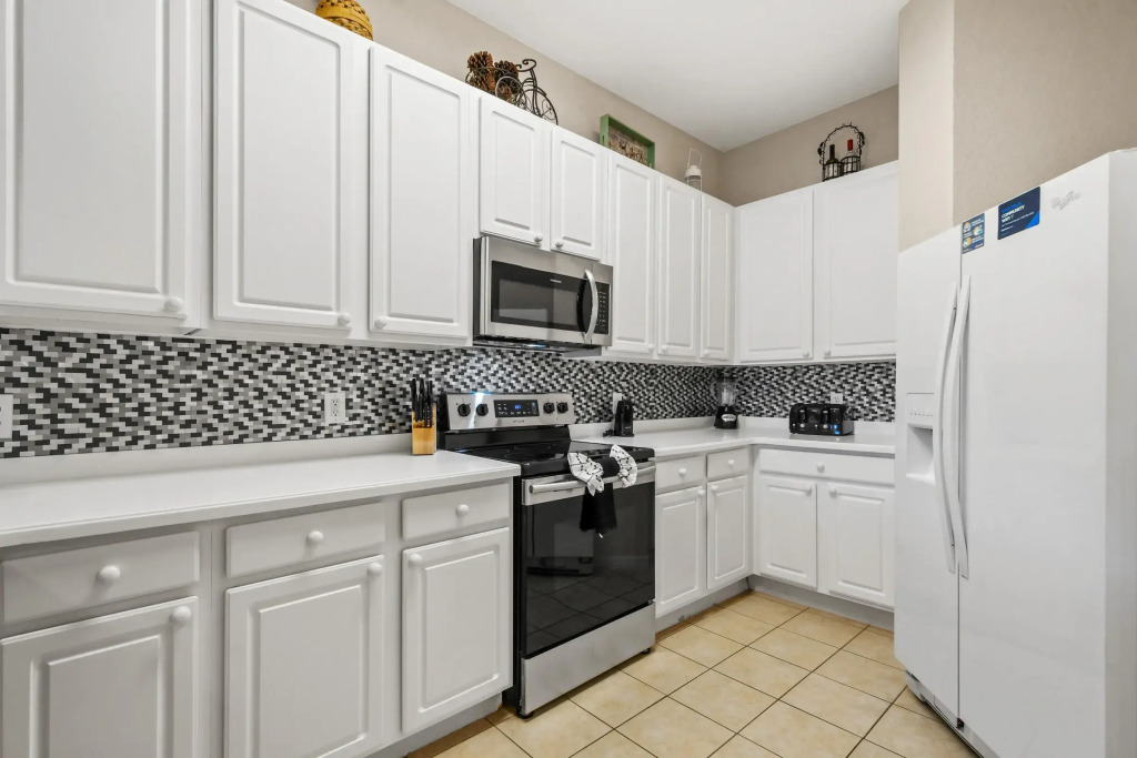 Ground floor unit lake view, best location, Davenport, US
