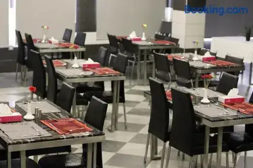 Easy Inn Hotel Suites