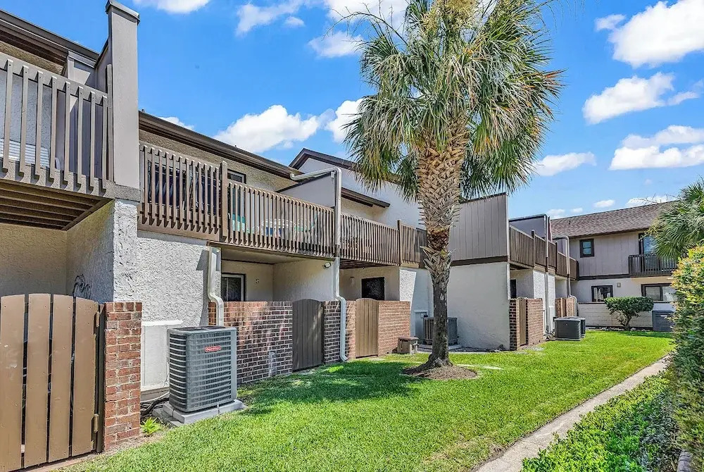 650 Feet to the Beach! Arcadian Shores Townhome