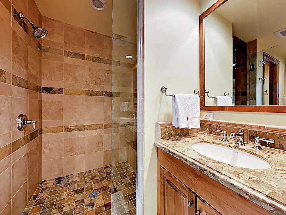 New Listing! The Valley: Luxe Ski-in/ski-out 3 Bedroom Condo