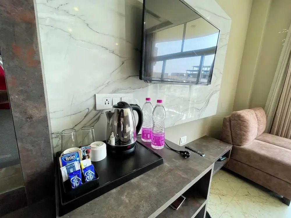 TBS Sea View - Full AC- Pool & Breakfast