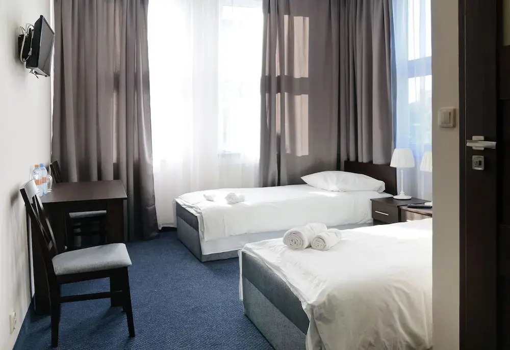 Baza Hotelowa Bobrowiecka 9