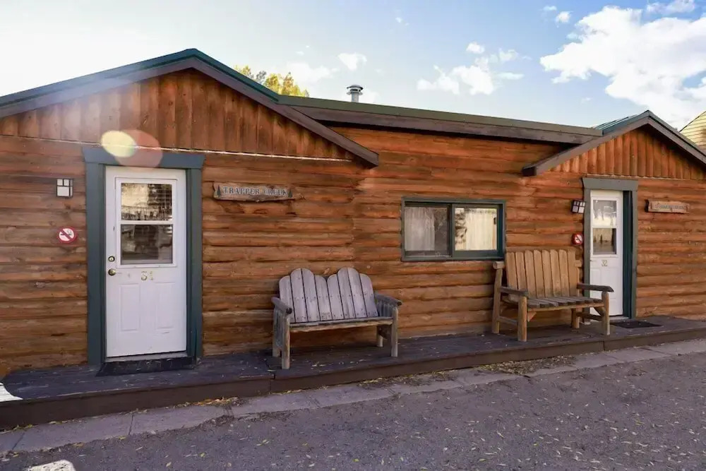 Twin Pines Lodge & Cabins