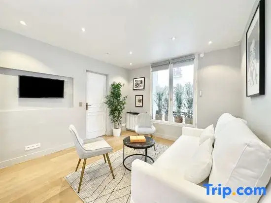 Spacious flat for 4 - Eiffel Tower