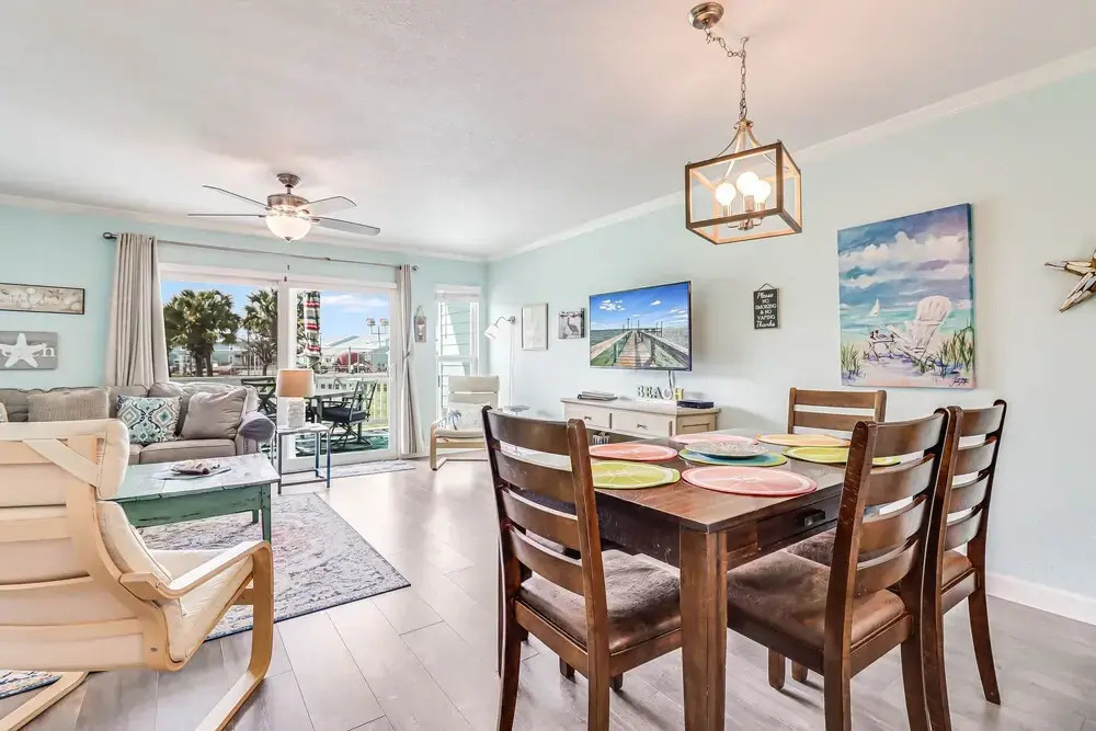 Bayfront Kontiki 3 Bedroom Condo by RedAwning