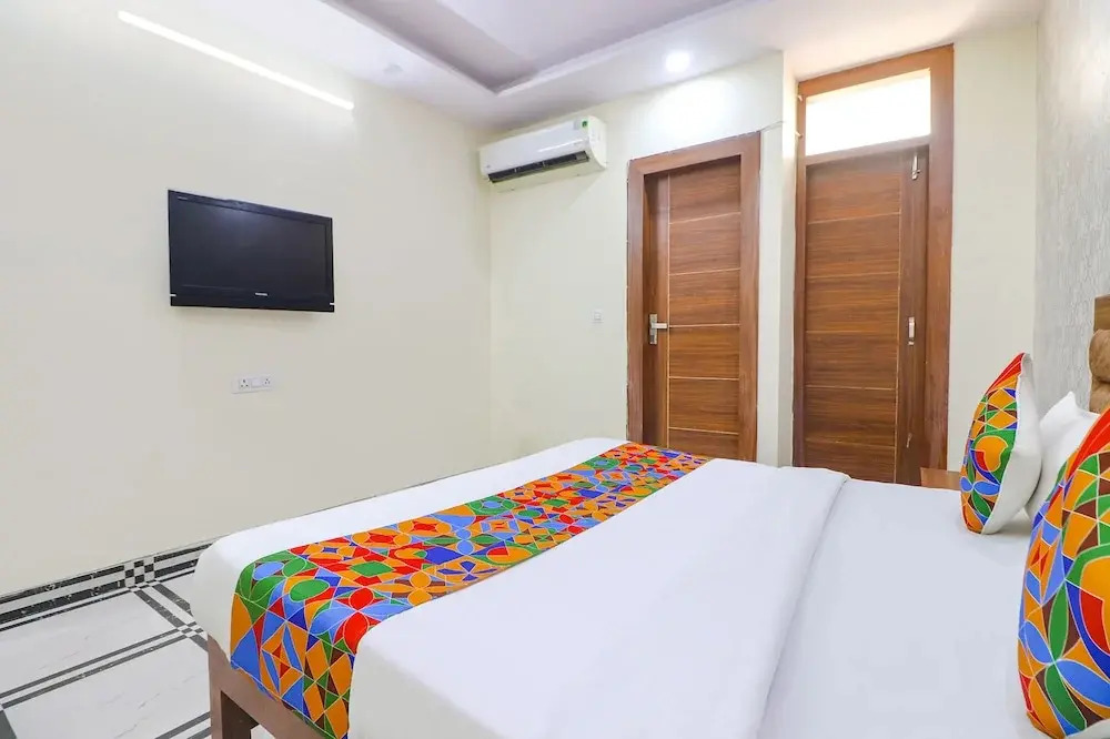 Fabhotel Starlight