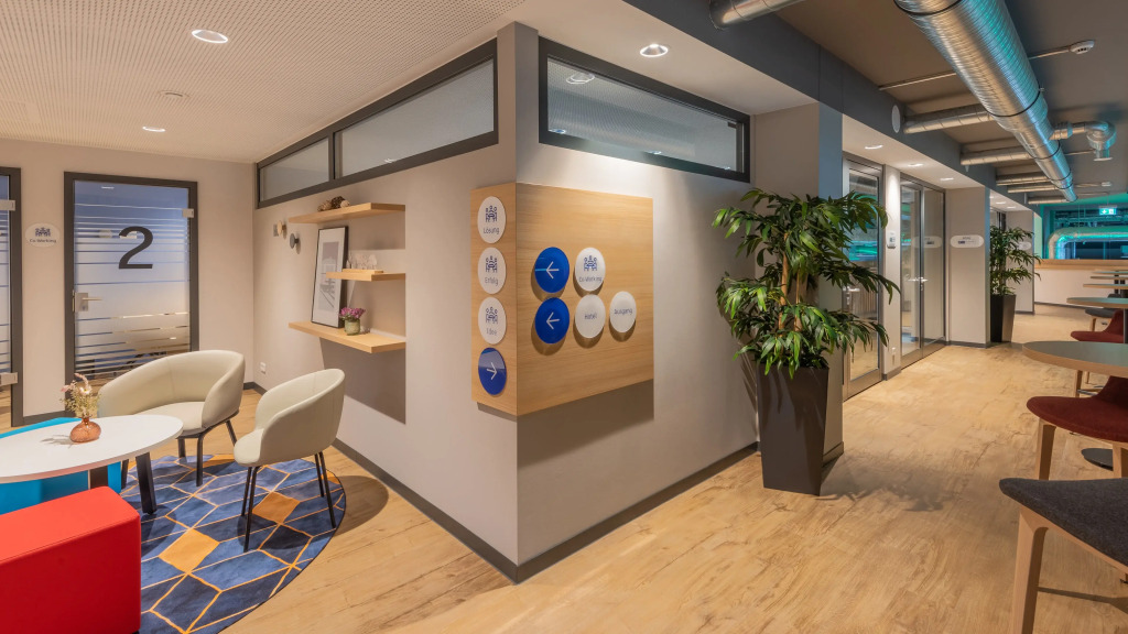 Holiday Inn Express - Hamburg South A7-AS42 by IHG
