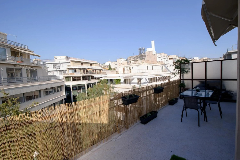 Smart renovated studio downtown Athens