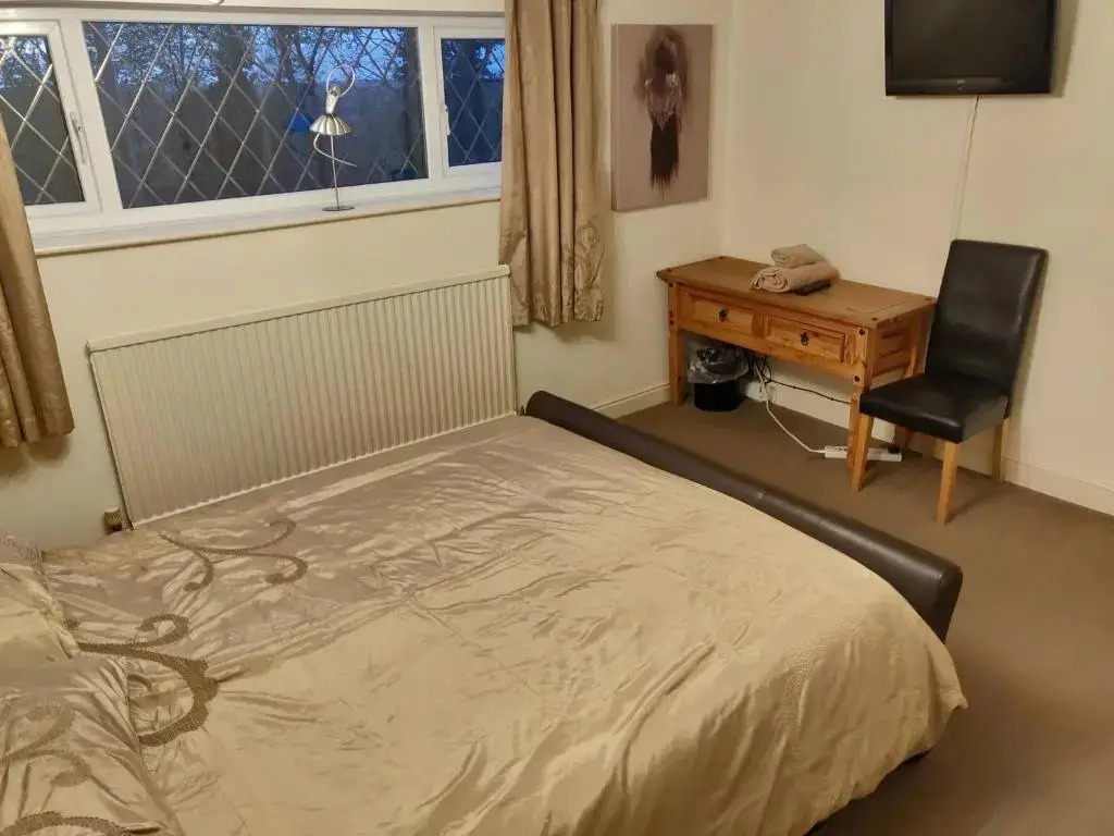 4BR 4 Bathroom Cottage Parking Garden Near St Neots