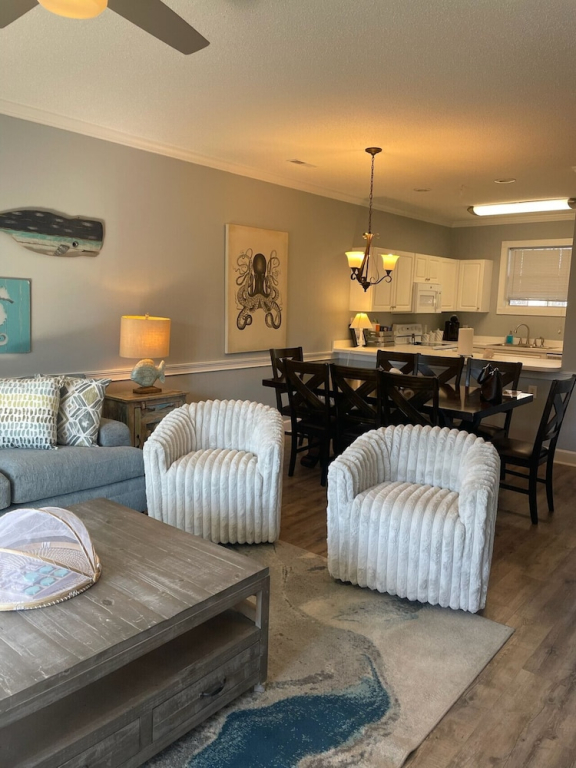 Captains Quarters Bright 2BR Pet-friendly Beach Condo w/ Coastal Decor & Relaxed Vibes