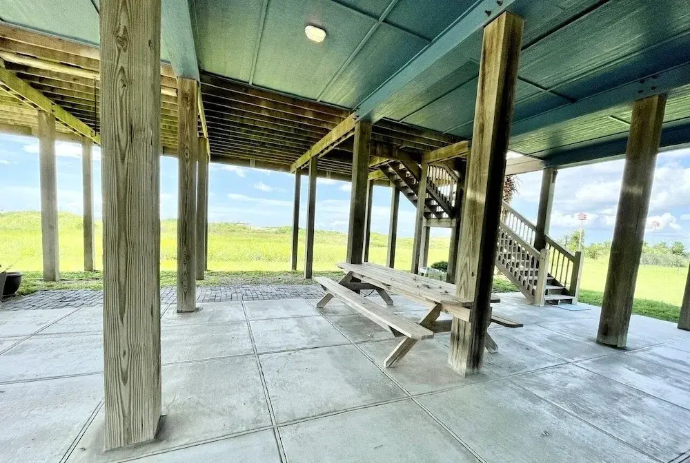 Beachy Beach 3 Bedroom Home by Redawning