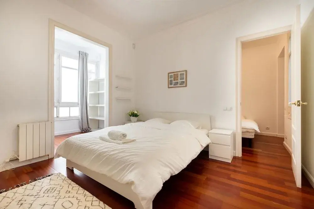 Stunning 4BR Apart in Sagrada Familia
