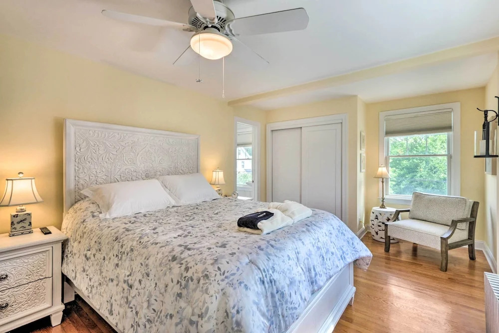 Walkable New Haven Retreat w/ Ocean Views!