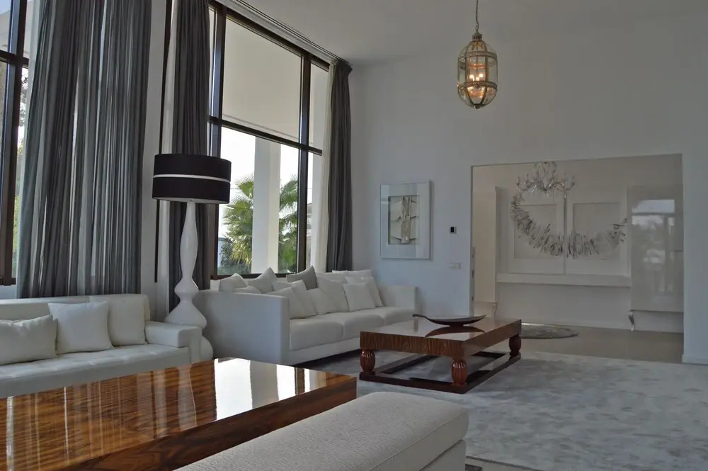 Contemporary Villa 5 bedrooms, huge plot, private pool, short distance beach