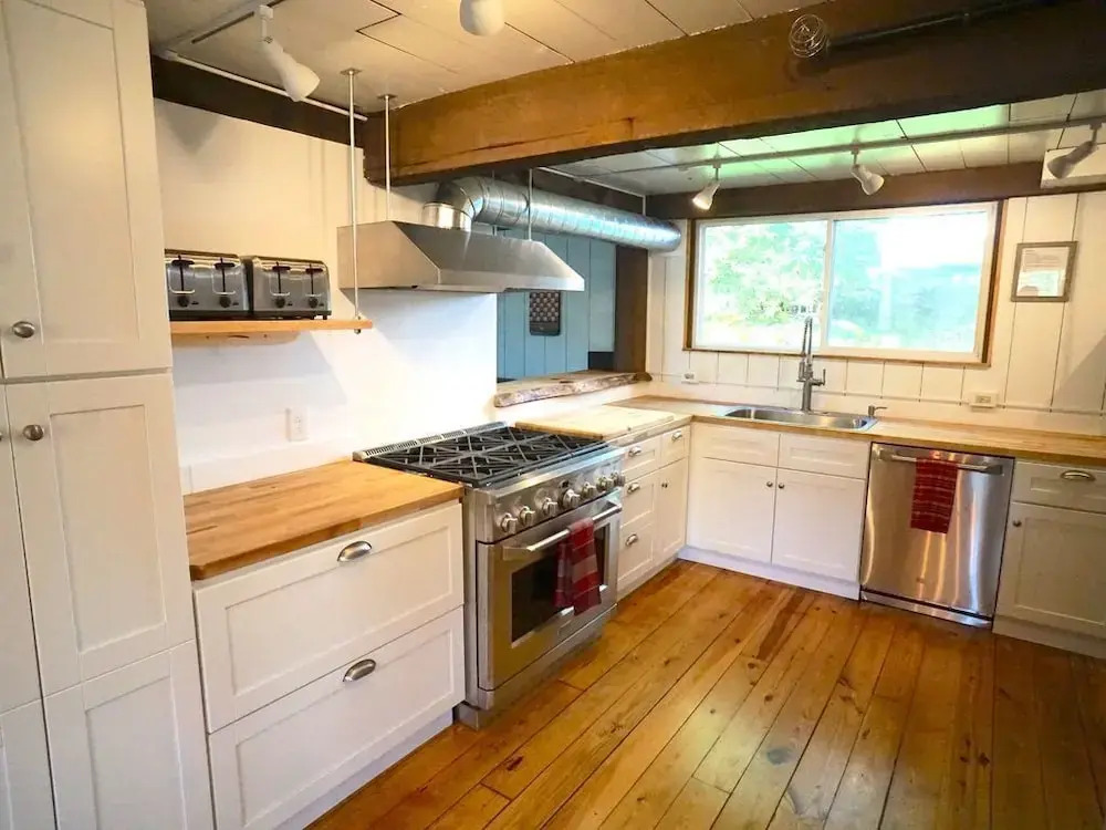 Secluded 6 Acre Property near Mountain Road