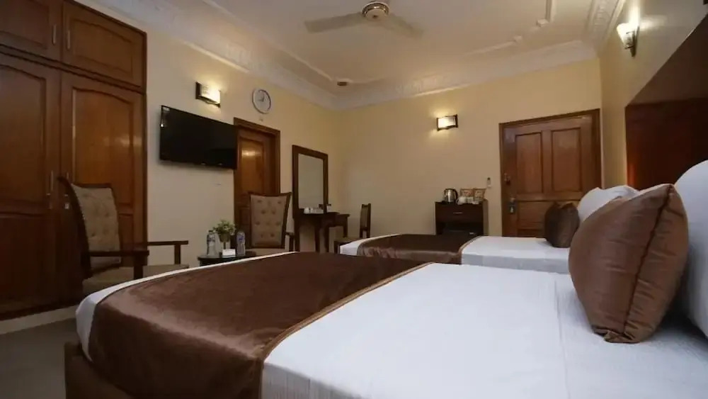 World Inn Hotel